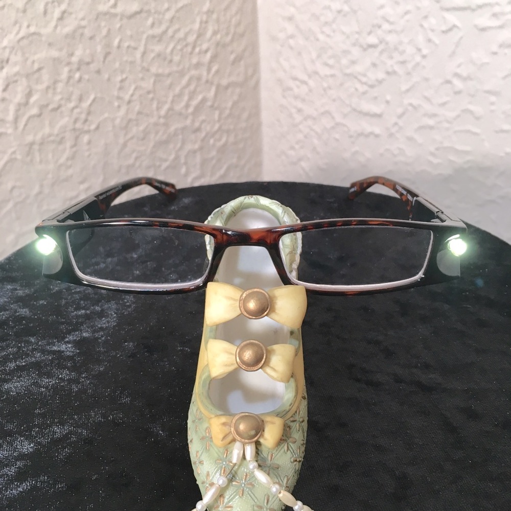 FOSTER GRANT Liberty Lighted Reading Glasses Strength 250